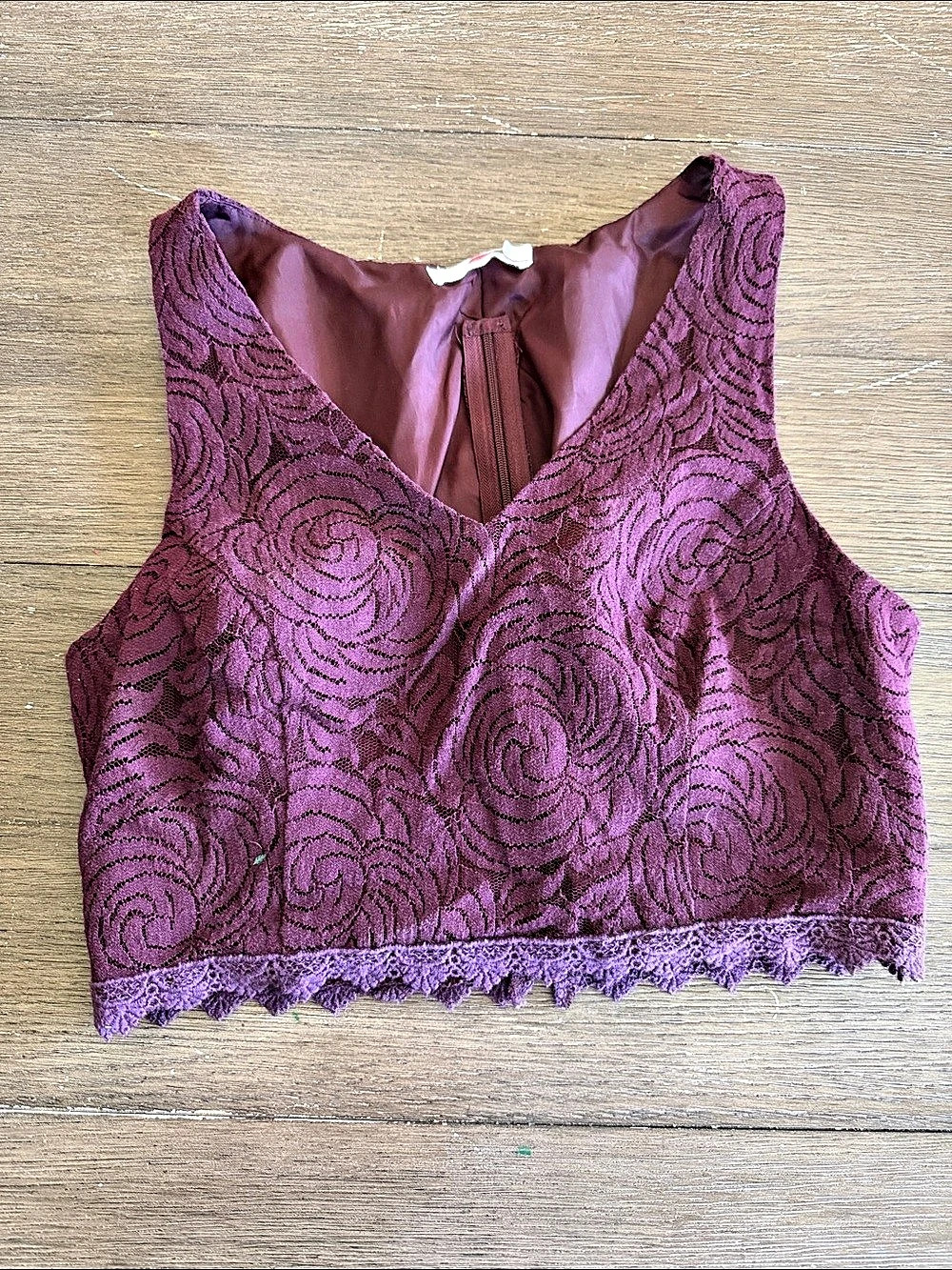 Lush Lace Trim Sleeveless Top in Purple Size Small